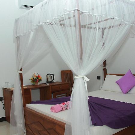 Maduranga N Guest Bed and Breakfast Mirissa Εξωτερικό φωτογραφία