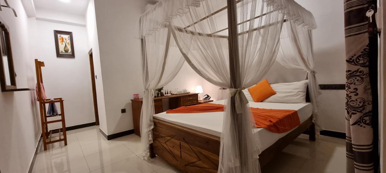 Maduranga N Guest Bed and Breakfast Mirissa Εξωτερικό φωτογραφία